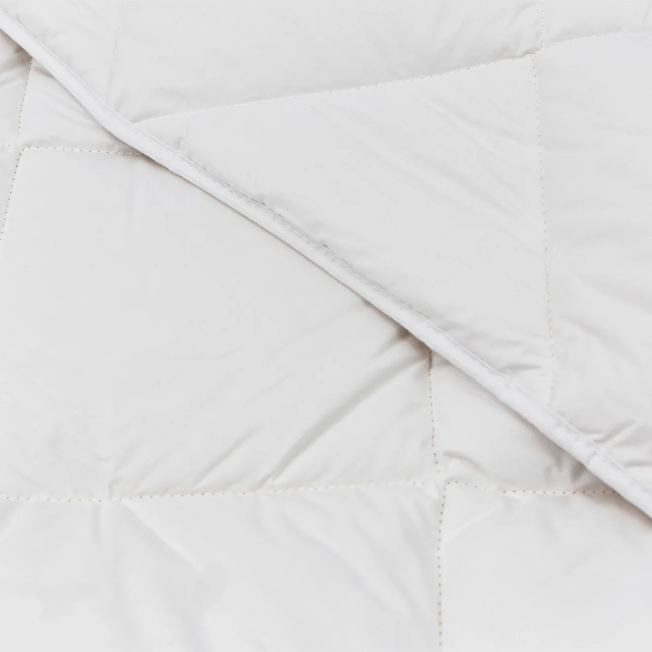 Classic Comfort Cool Dry All Seasons Quilt - Image 3