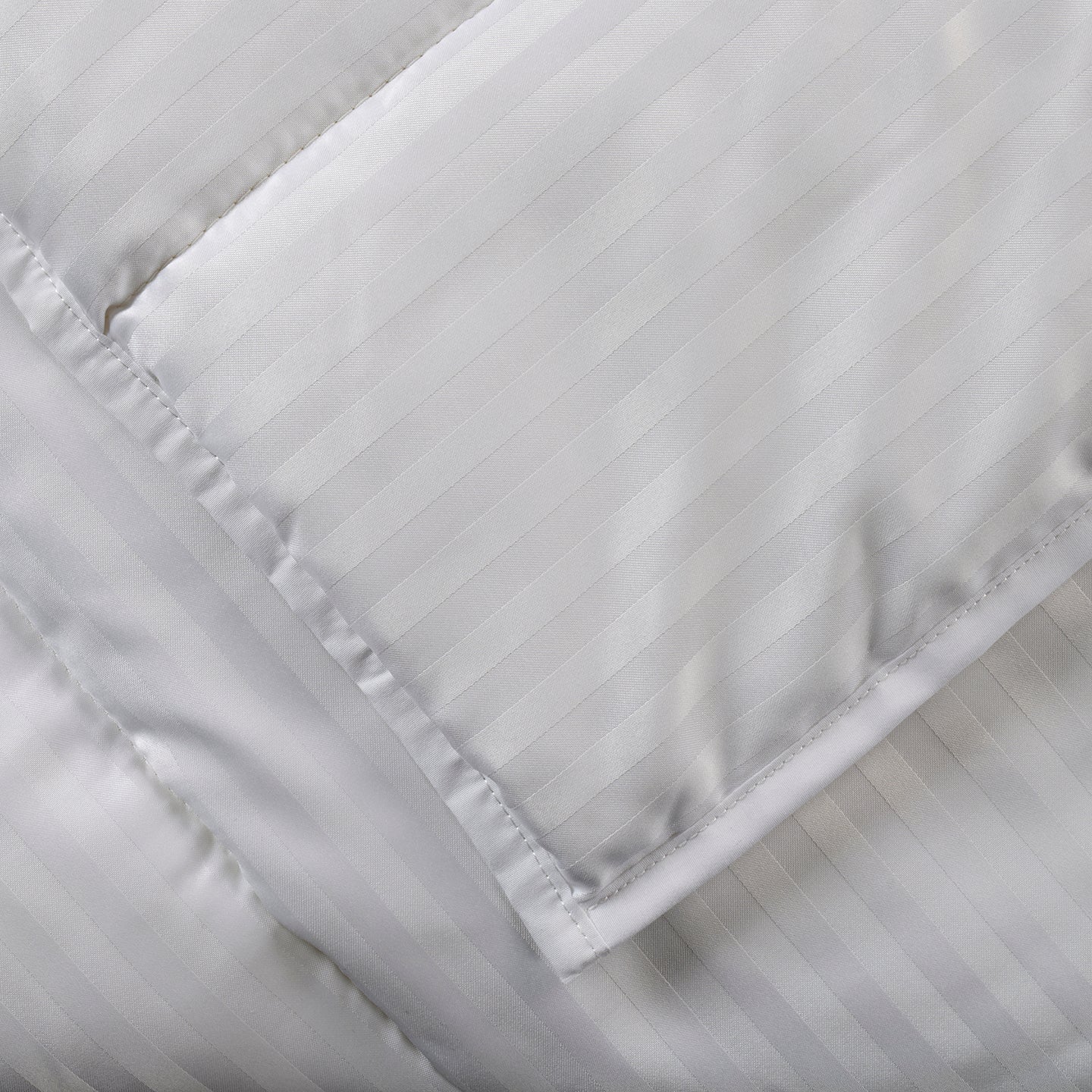 Hotel Luxury Comfort Quilt - All Seasons - Image 3