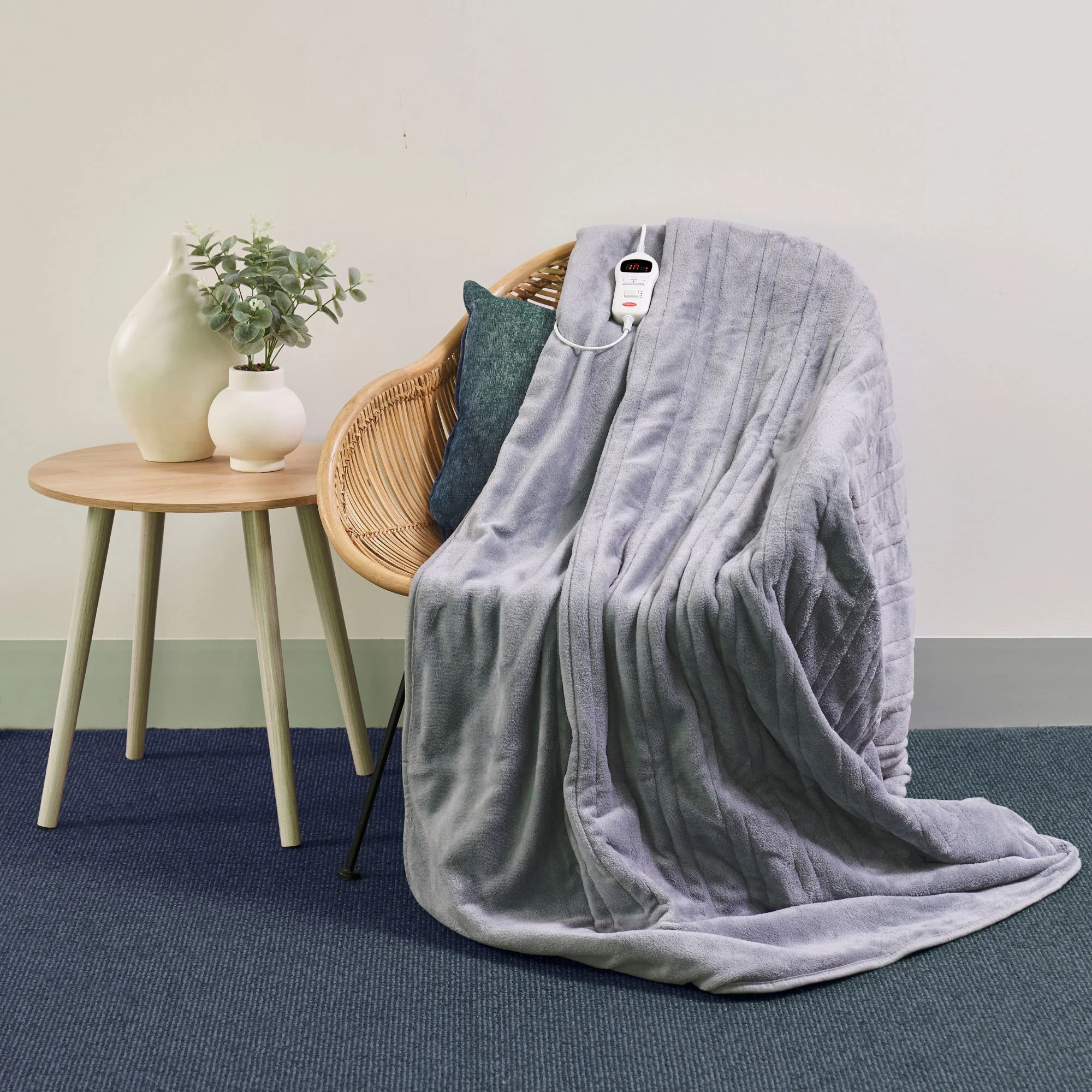 Extra Large Coral Fleece Heated Throw - Image 4