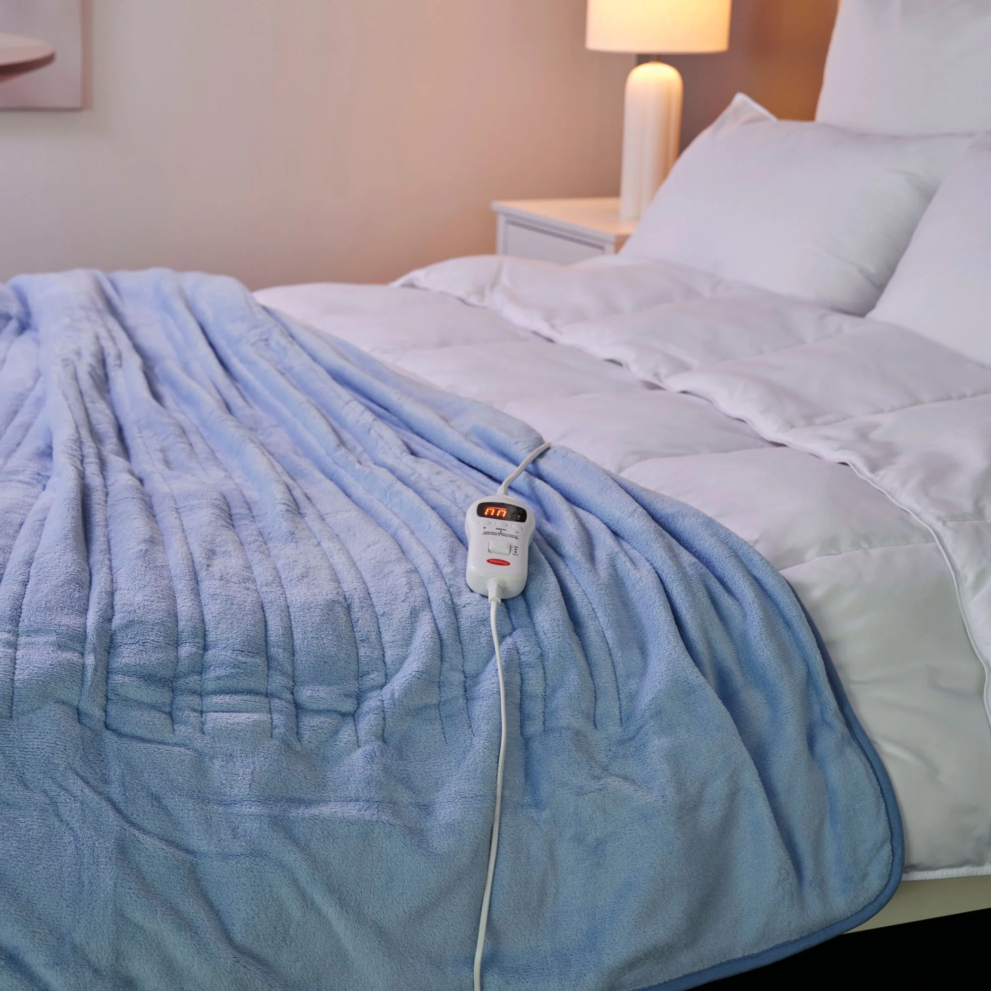 Extra Large Coral Fleece Heated Throw - Image 5